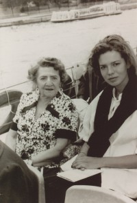 Prinses Roussoudana (1906-2007) en Suzanne Albertine Wilhelmina (Suzanne) Piek-MG (1941-) (foto uit 1980)